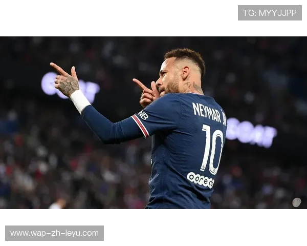 内马尔任意球送出完美弧线,巴西前场再添杀器