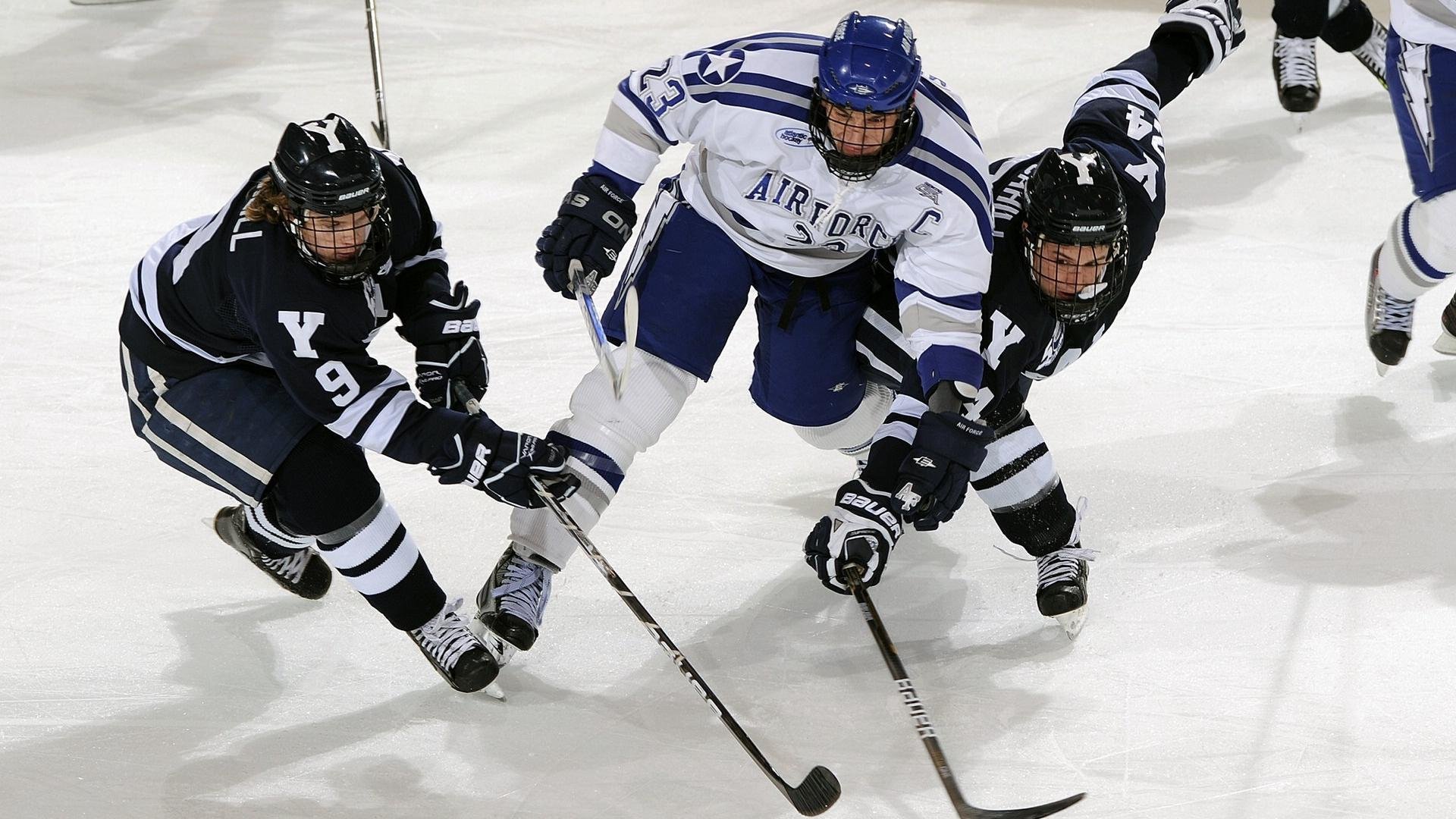 掩护质量直接影响进攻成功率，什么是掩护配合,其基本要求是什么