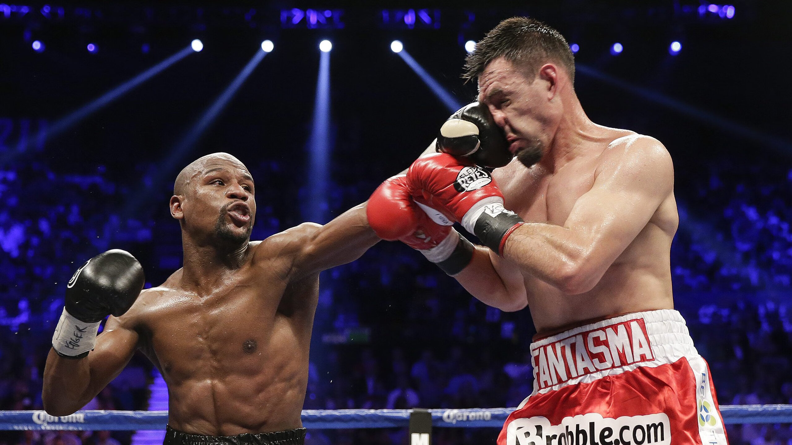 未来足球：虚拟场馆与增强现实结合，打造沉浸式体验，未来足球app